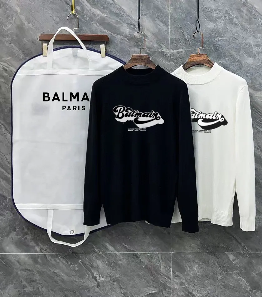 Balmain Balmain 🆕 Complete with 3 standards Premium printed half-turtleneck sweater Premium wool blended sweater Men's and women's Premium customized series Affiliated to the brand's Premium main line Patented top yarn blend Use innovation to interpret conventional styles The configuration of the fabric is subversive The details are remarkable The most anticipated sweater in winter 24 Full sense of luxury The brand is designated by Zhejiang and the factory is flowing out Super cost-effective Meri wool yarn has excellent quality. It feels super soft, delicate, soft, non-pilling and does not deform. It is available at all major counters at the same time. It is a must-have product every year. The product seems simple, the process is extremely complicated, and the upper body is not picky. The upper body is extremely skin-friendly and comfortable. It can be worn next to the body with an outer jacket or as an outer layer. Color: Black White Sizes: M L XL 2XL 3XL